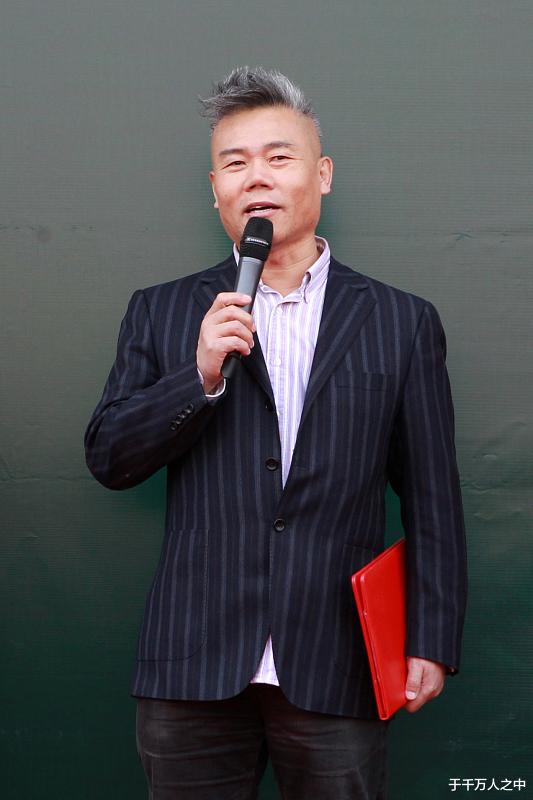 |网友：司马南私人度假，还要带上专业设备、提词器、摄像和后期！