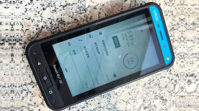 机器|防水防尘防爆,这台外形复杂的智能手机,是户外作业人士的好助手