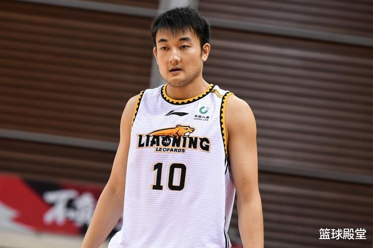辽宁男篮|辽宁大胜广东！三替补制霸赛场，张镇麟防守蜕变，郭艾伦却狂铁