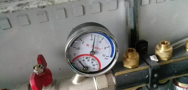 装修的时候不听劝,执意暖气片改地暖,这个冬天让我吃尽了苦头