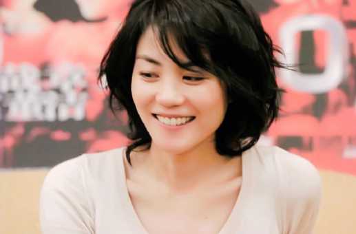 王菲|王菲两个女儿疑与亲爸过年，李嫣与窦靖童的待遇不同，只有她被骂