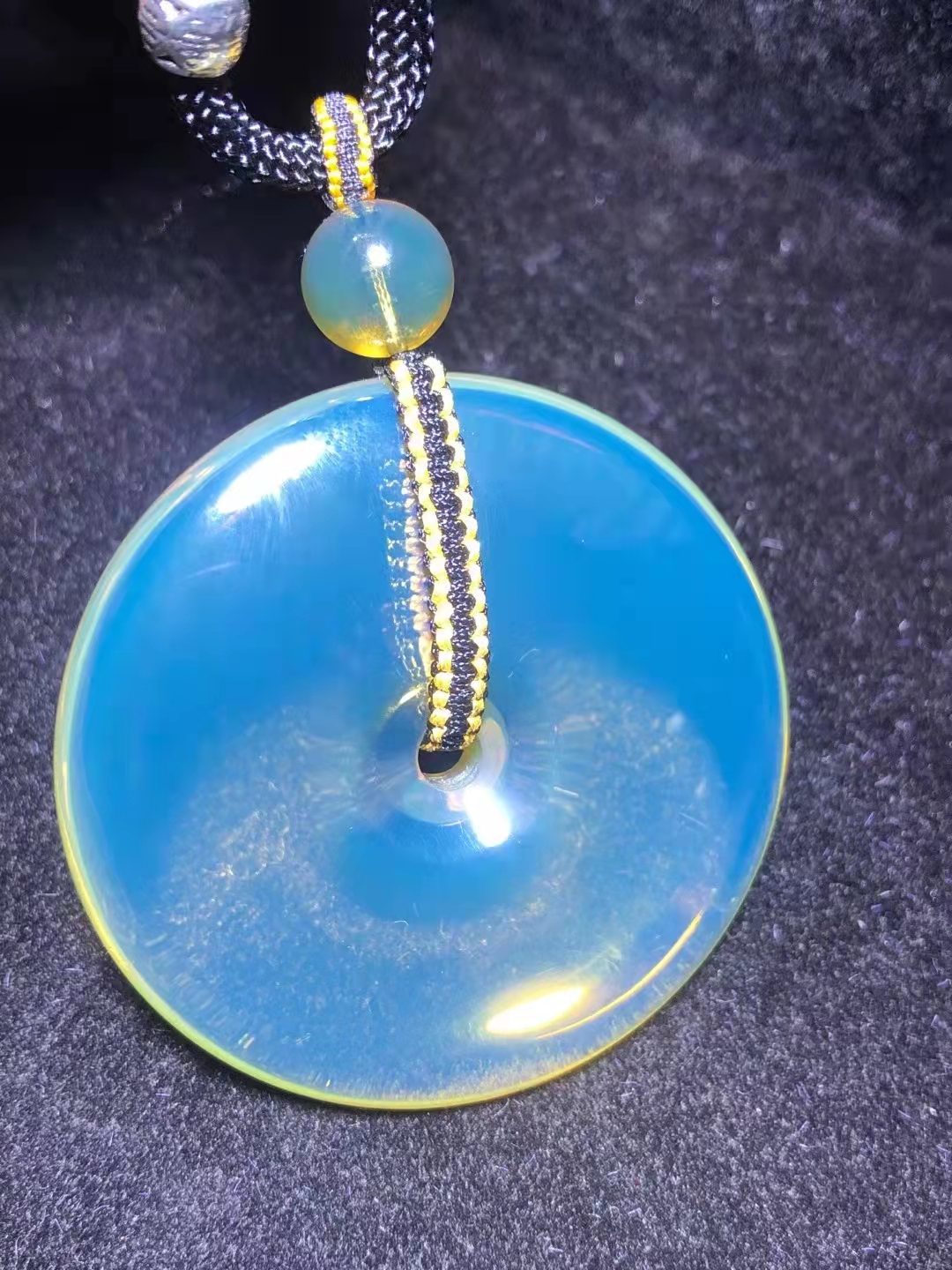 蜜蜡|蜜蜡越来越火，琥珀却销声匿迹！为何它俩同宗不同命？