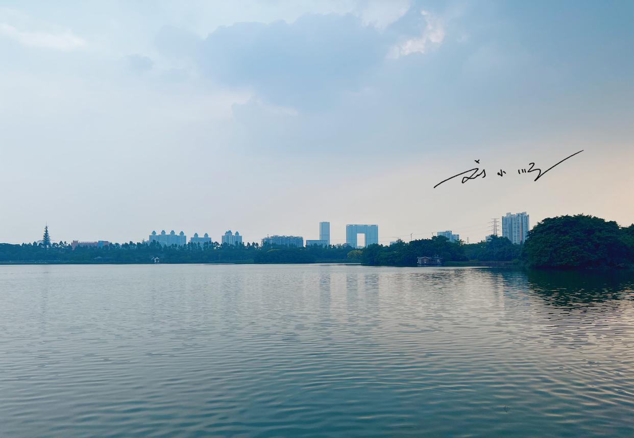 广州市|广州市中心有一片“海珠湖”,可以远眺广州塔,风景堪比杭州西湖