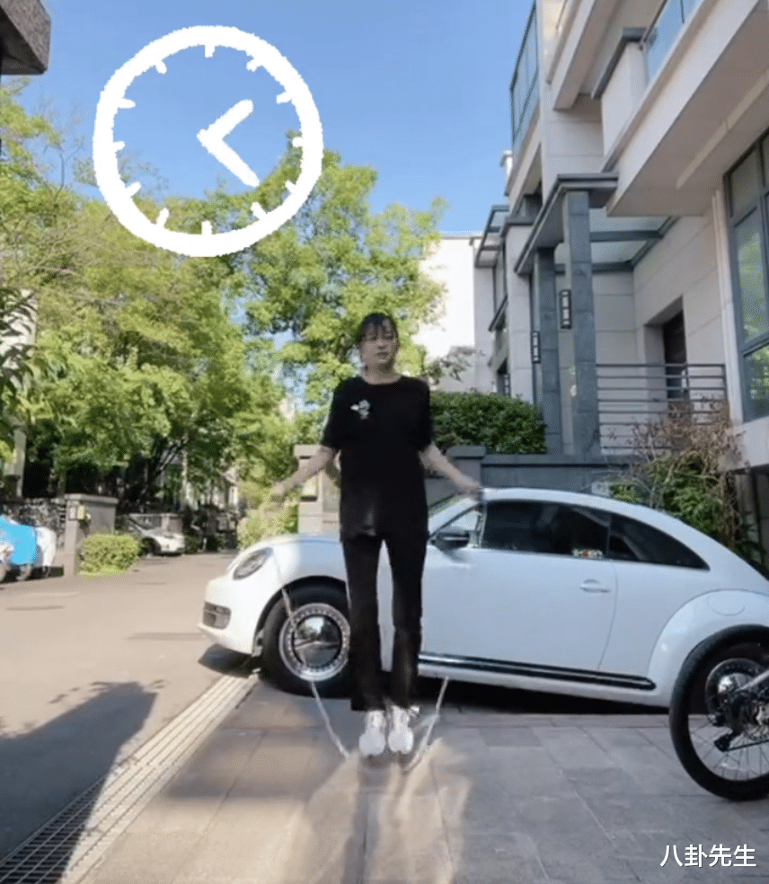 上海市|上海明星陆续走出家门：有人参加聚会不戴口罩，有人连夜乘机离开