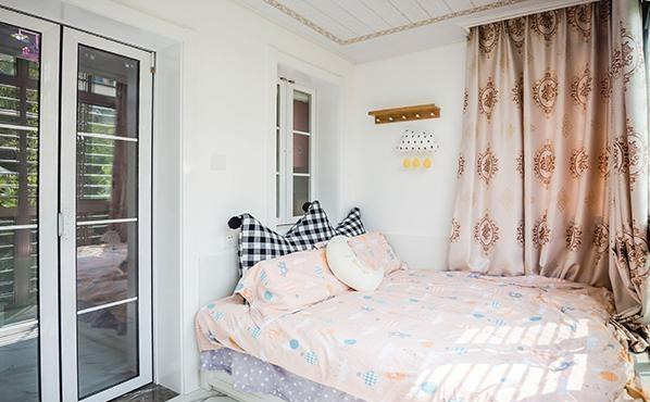 买下45平学区房,女儿睡主卧自己睡阳台!装修却一点不输大房子