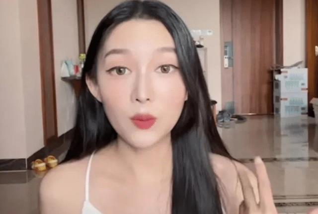 郭德纲|烧饼媳妇回怼网友：我爱他的踏实、仗义，跟郭德纲，跟钱没有关系