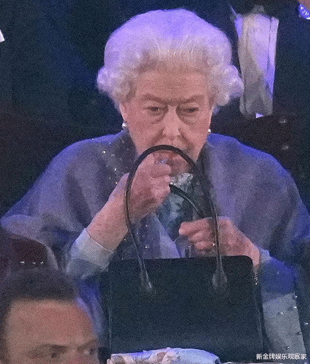 本尼迪克特·康伯巴奇|96岁英女王去世，接见过大半个娱乐圈，夸朱莉像淑女，赞卷福帅气