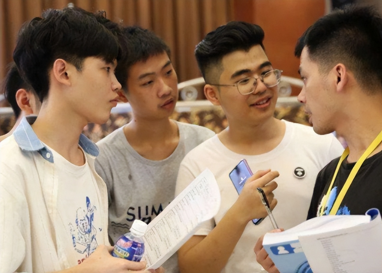 求职|父母没有人脉背景，4类专业尽量不要碰，找工作真的不容易