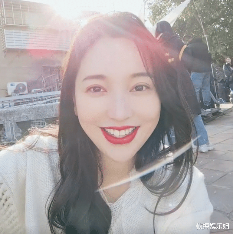 王雨馨|金莎首晒与男友合照,感慨情人节终于有人一起过,小鸟依人超幸福