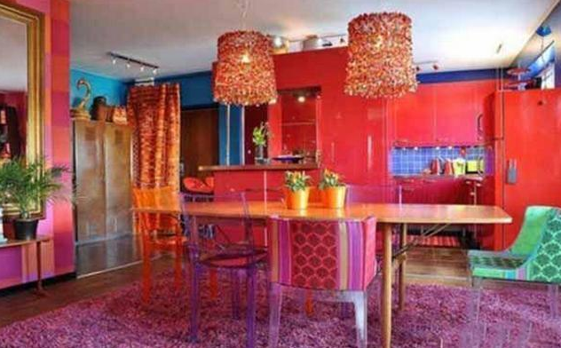 婆婆花45万帮我装修婚房,全屋血红色让人难以理解,这能住人?