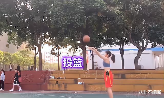篮球|一女子脱了球衣打篮球遭吐槽，男生：我们没法安心比赛了