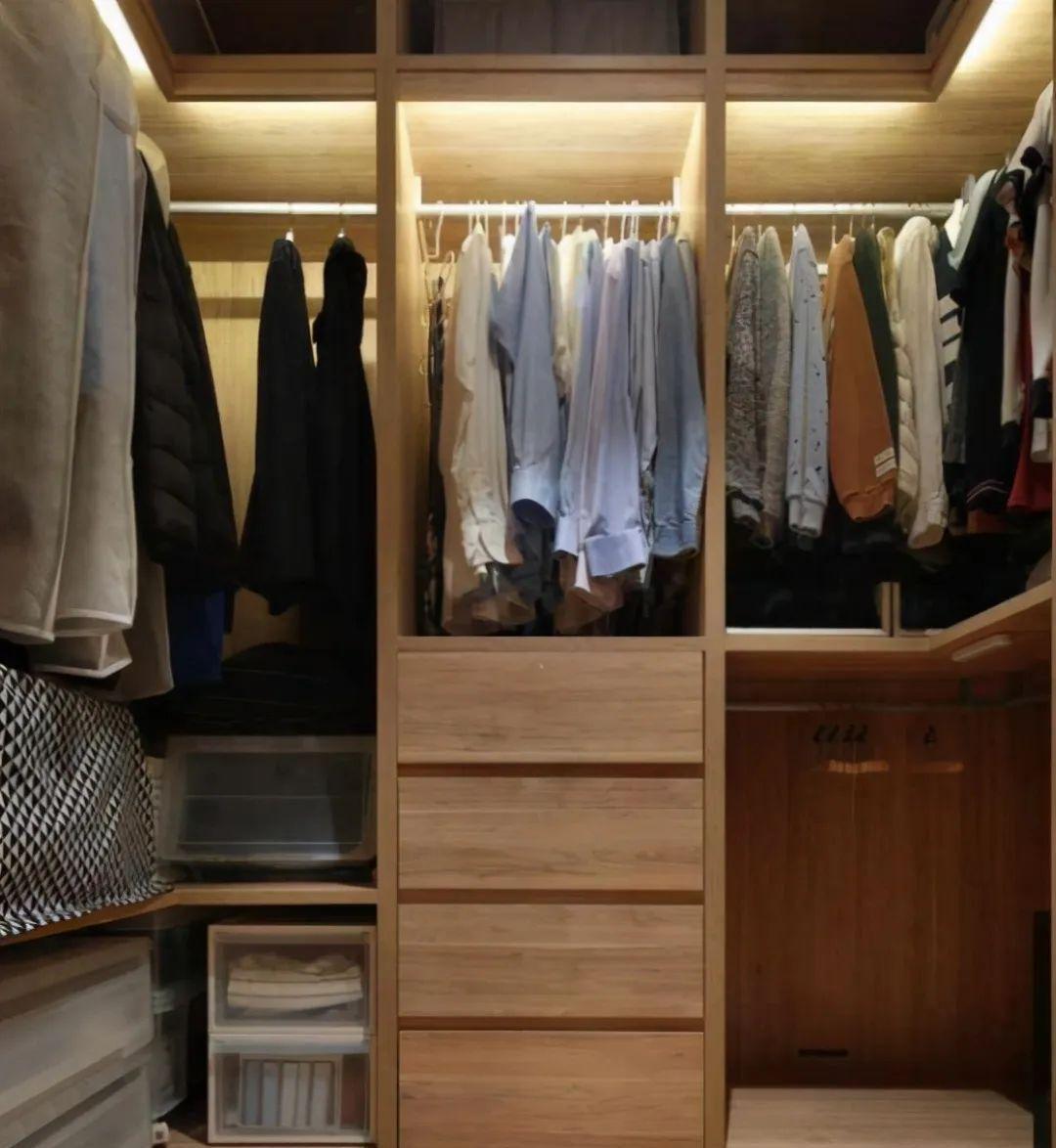 130平简却很贵的新房,进门就把人迷住了,没做电视墙也很漂亮