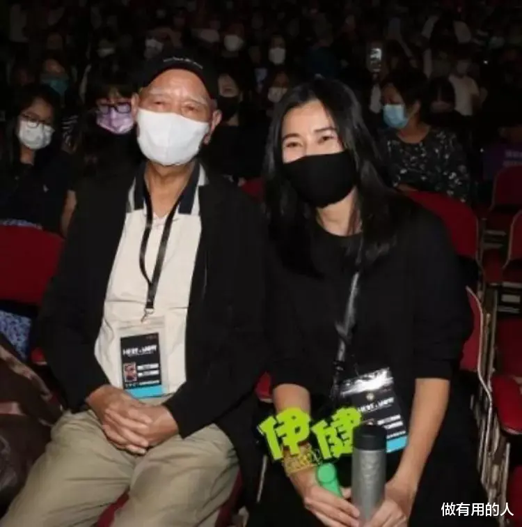 郑伊健|郑伊健时隔三年红馆开唱，生图曝光老到认不出，皮肤松垮法令纹深