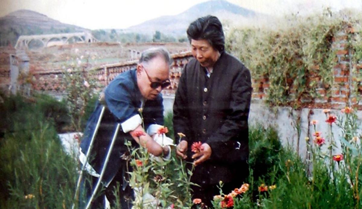 22岁姑娘嫁没有四肢的志愿军，并守护55年，离世后丈夫为她披麻戴孝