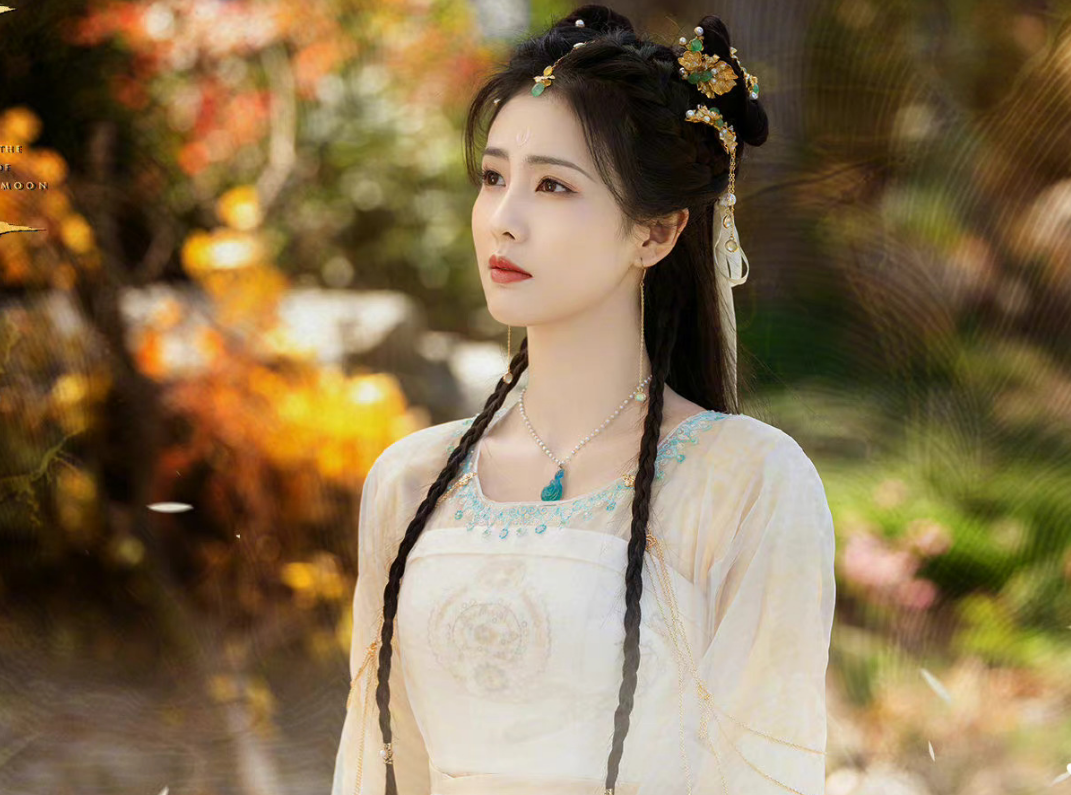 陈都灵|陈都灵《长月烬明》庆生照曝光,清冷似月下仙,侧颜神似刘亦菲!