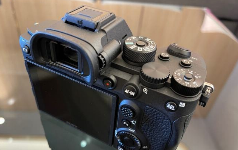 人民日报|Sony传感器富士就没的比,富士唯一的优点,就是色彩比较好