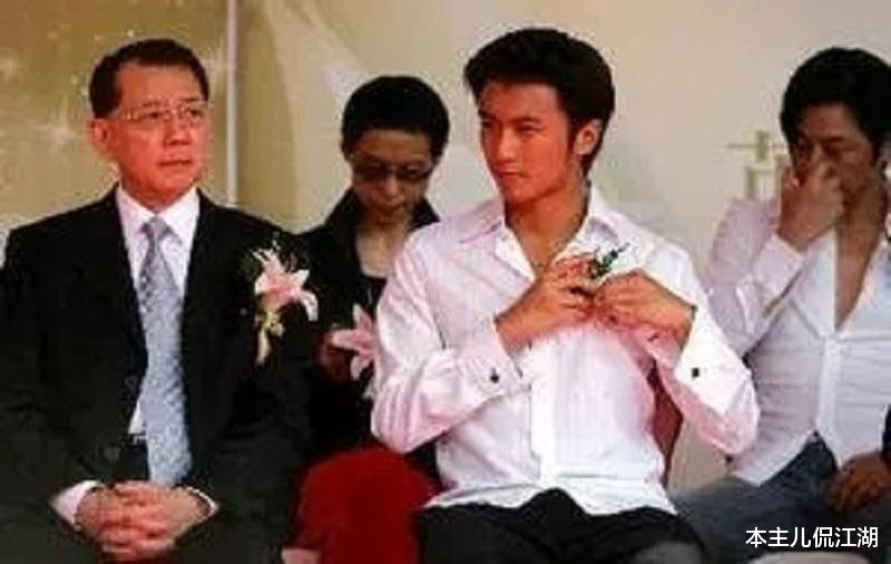 王杰|王杰：从歌坛巨星到一无所有，到底是谁“要”了他的嗓子？