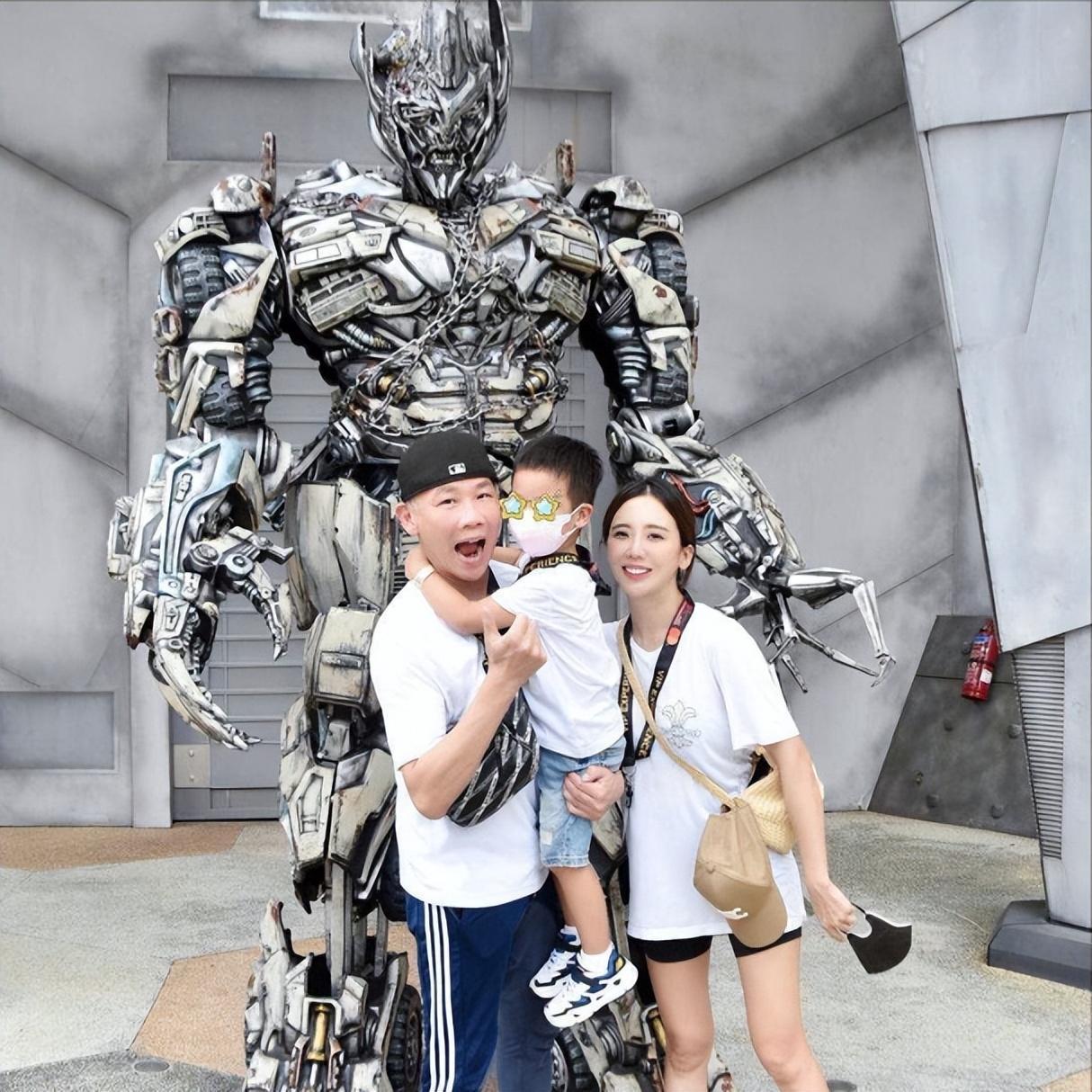 陶喆|53陶喆新加坡过年被偶遇,染满头银发超减龄,儿子Bonbon近照曝光