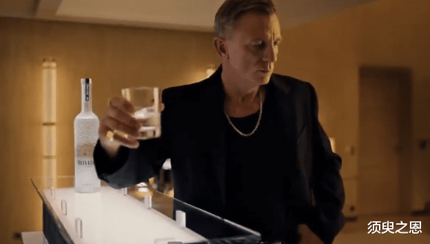 丹尼尔·克雷格|丹尼尔·克雷格在伏特加广告中释放了他内心的狂野