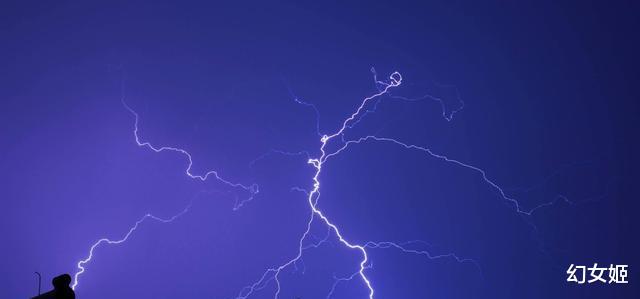 一道闪电能产生多少度电?人类可以收集闪电当能源使用吗?