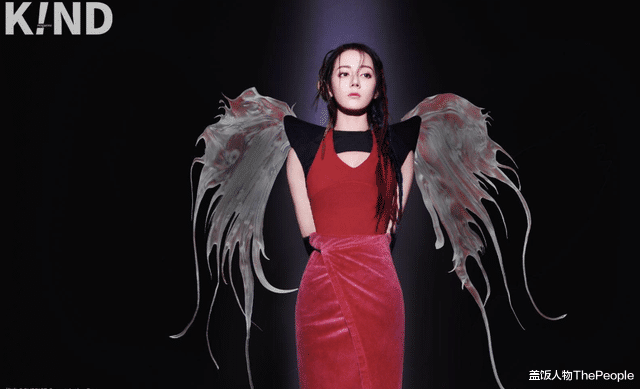 维多利亚的秘密|同样挥动着“翅膀”:有女星美若天仙、惊艳四座,有人像扑棱蛾子