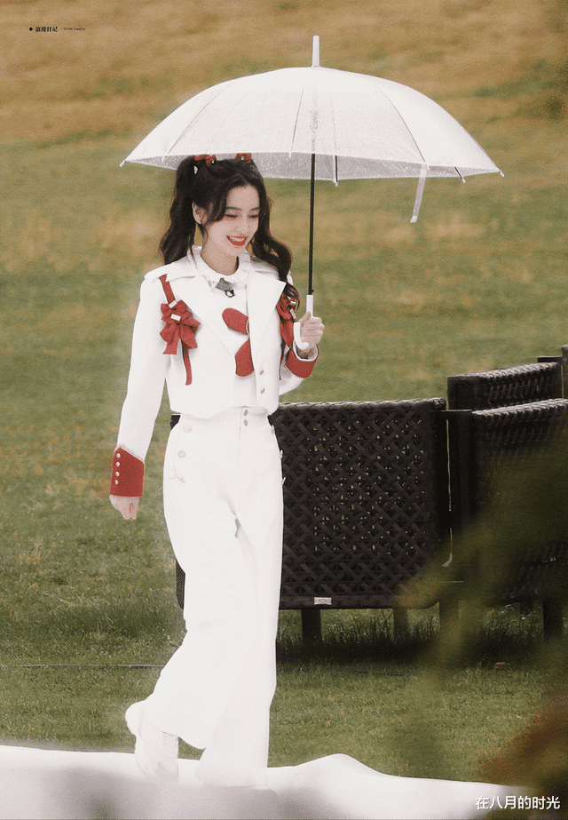 Angelababy|跑男最新路透曝光,baby成落难公主疑遭孤立镜头边缘化,再引争议