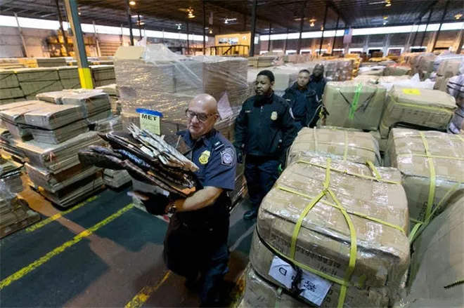 iPhone|诈骗苹果近百万! 中国男子假iPhone换真机, 坐牢, 没收房产还罚款