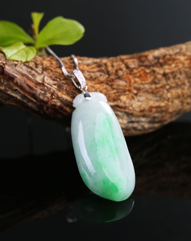 |发黄、暗淡、水头变差,为什么你的翡翠变种了?