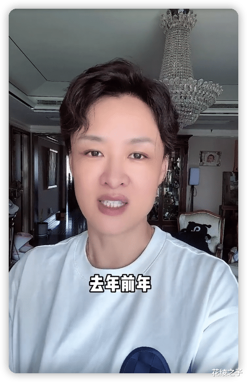 李小萌|前央视主持李小萌去新疆，和女儿坐豪华房车太潇洒，网友感叹有钱