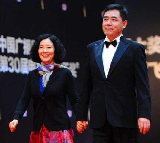 陈宝国|老戏骨陈宝国:与夫人恩爱40年无绯闻,“穷养”儿子自惹烦恼