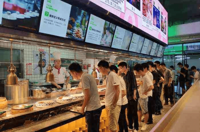餐饮怎么了,装修100万的店赚不过5万开的店