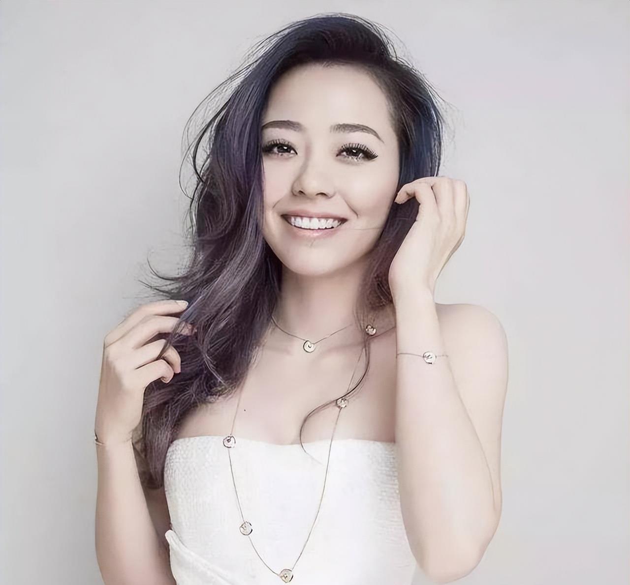 张靓颖|有种“整容”叫张靓颖离婚，前夫冯珂变化不大，她却像变了个人