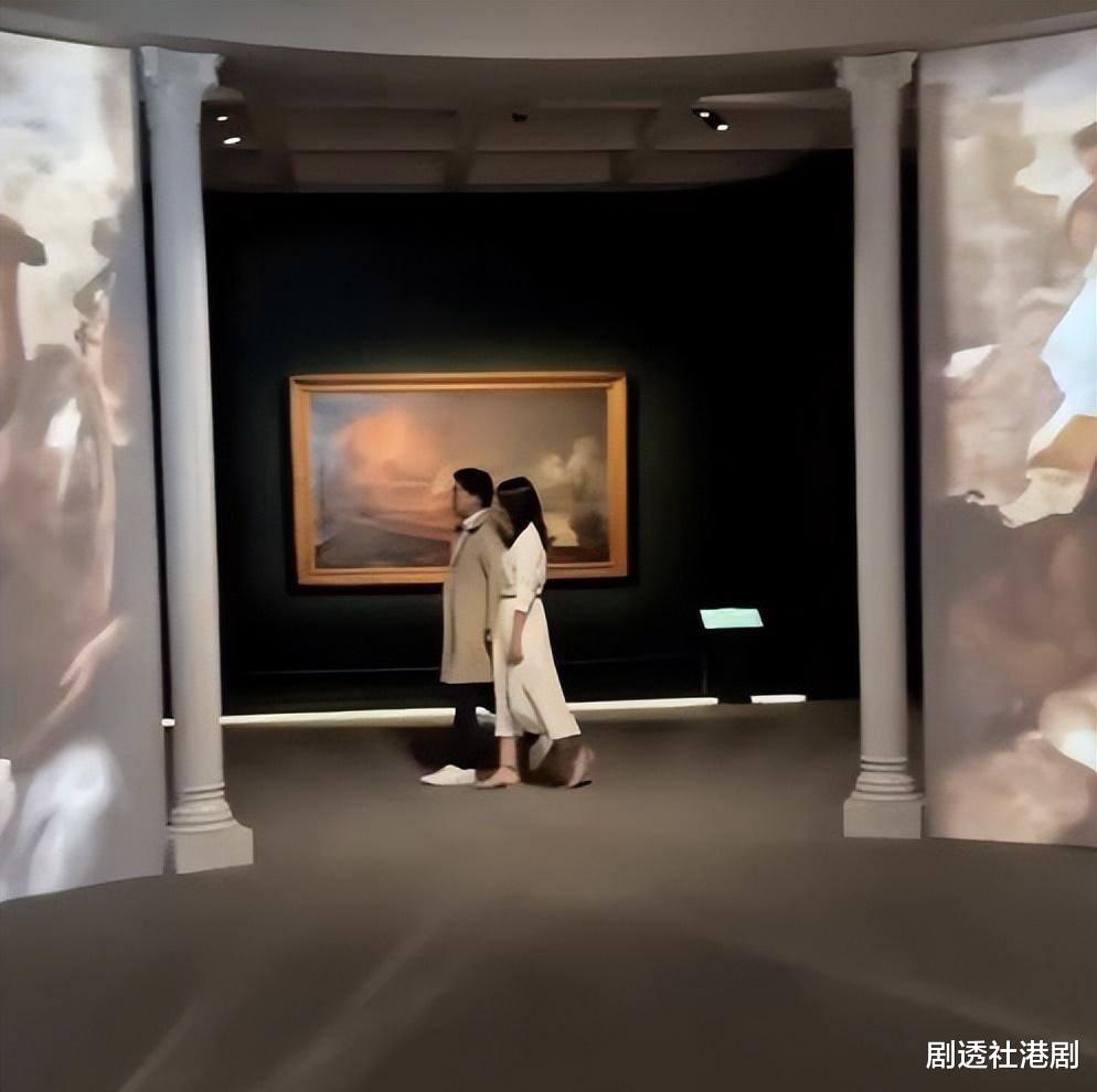 郭晶晶|霍启刚罕见晒近况!携妻子郭晶晶看展,身形臃肿,双下巴明显