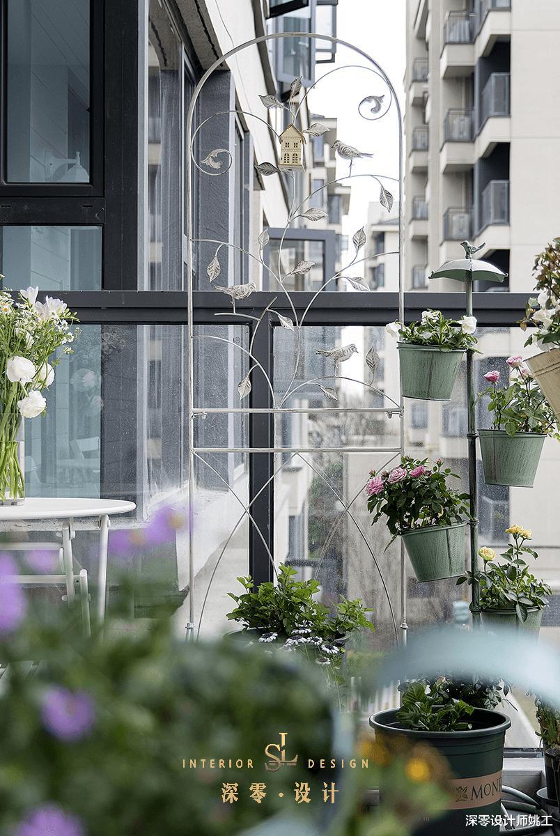 125㎡三代同堂的简约住宅,即使全屋刷灰白墙,也丝毫不失温馨感