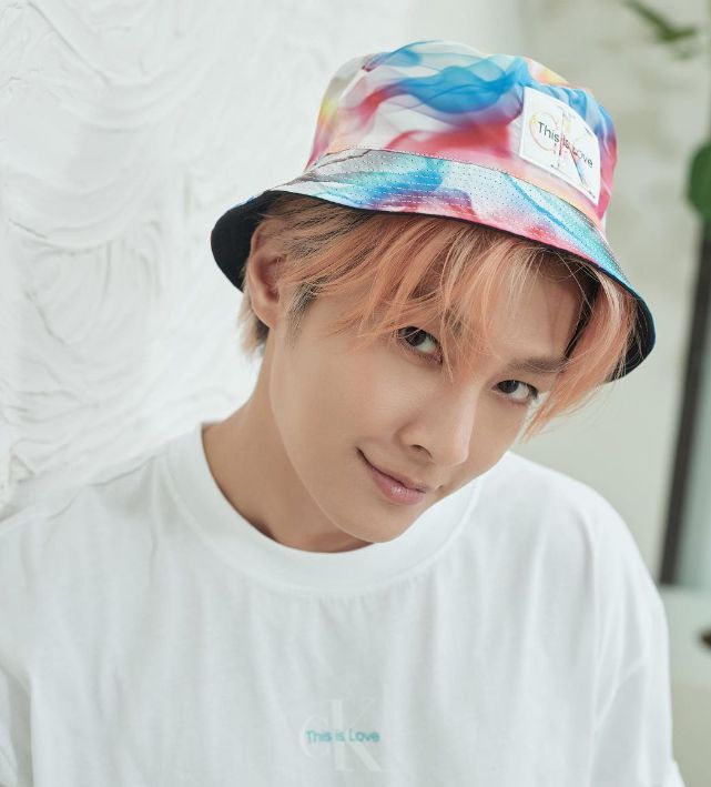 炎亚纶|炎亚纶遭抵制后现身回应，假装微笑闪烁其辞，金士杰等人或被连累