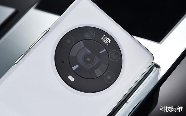 荣耀magic3|发布八个月下跌1400元，256GB+IP68防水，100倍变焦旗舰加速退场