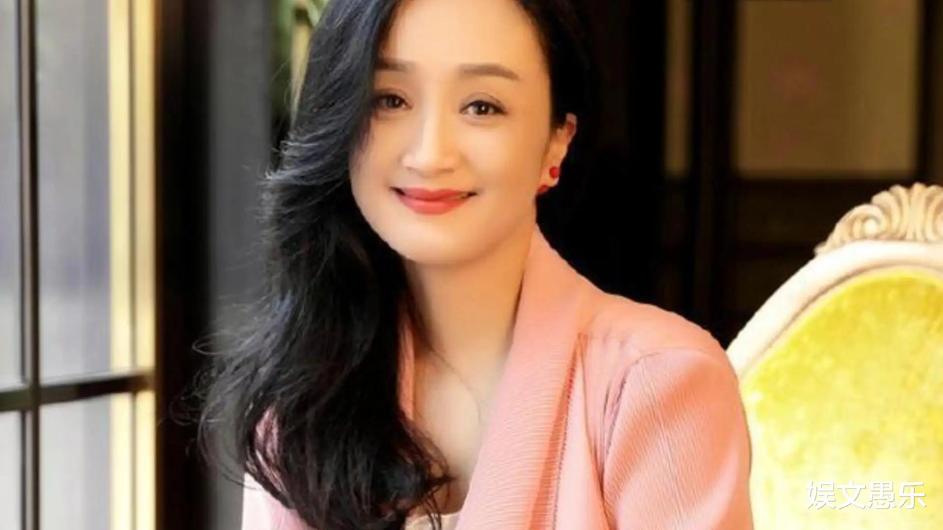 杨昆|老戏骨杨昆现状：60岁无儿无女，卖别墅还债，靠2500元退休金度日