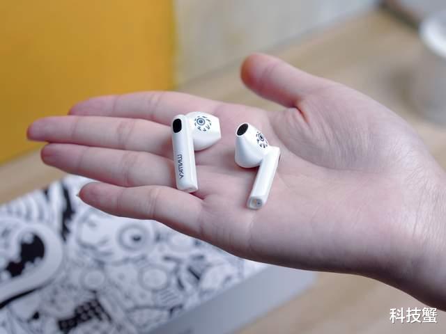 相机|新款个性耳机开箱,这或许是涂鸦艺术与数码玩物最前卫的一次碰撞