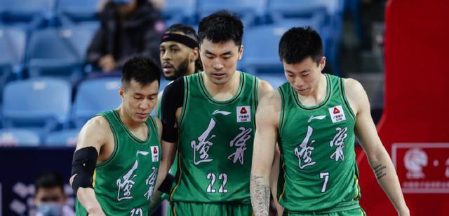 辽宁男篮|辽篮36分钟轰71分火力全开！双核26+8无可匹敌，赵睿17+2独木难支