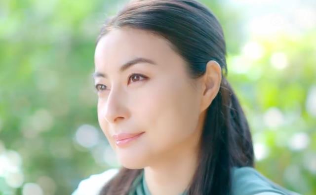 郭晶晶|代言接到手软,重返职场陪娃两不误,40岁郭晶晶是豪门媳妇天花板