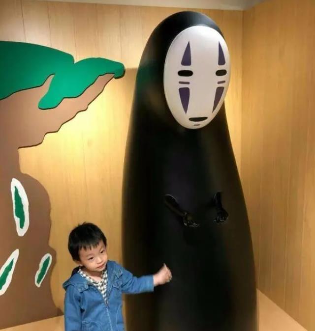 汪小菲|汪小菲深夜罕见晒出旧照，儿子意外出镜，小玥儿鼻子引热议