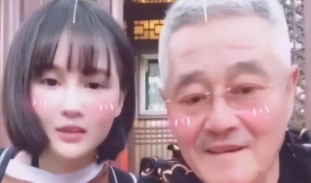 |赵本山:与刘德华周润发拍照站C位,替成龙解围,他的地位有多高