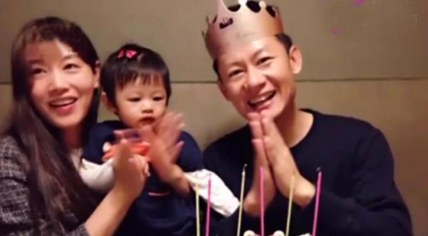 李健|著名演员李健：凭“孙成海”家喻户晓，娶初恋妻子生一女幸福美满