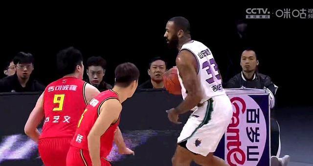 山东男篮|开局挖大坑！山东22-0被打懵吉伦沃特无力救主陈培东乌龙闹笑话