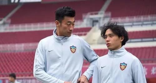 |无可奈何！学鹏&修维宁愿无球可踢也要讨薪，蒿俊闵和武汉队决裂