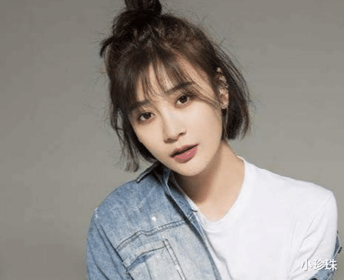 唐菀|曹云金前任穿睡衣拍视频！胸部刺青引人注目，木柜中堆满豪华包包