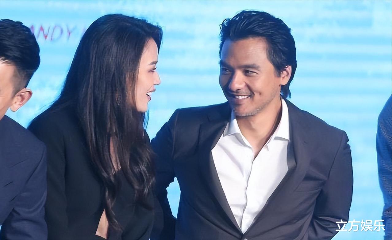 舒淇|舒淇自曝经常失眠,一头粉色头发显年轻,眼部状态暴露真实年龄!