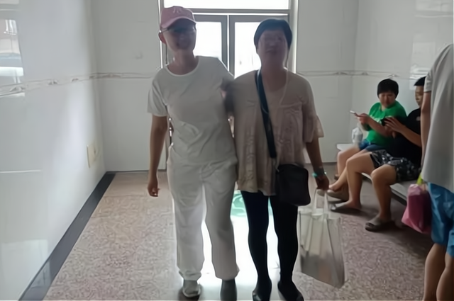 河北少女李明馨7年花200万抗癌,亲友劝放弃,怒道:我凭啥就该死