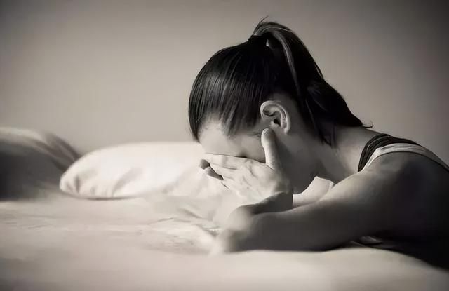 情侣|女孩合租,深夜隔壁情侣的声音让她尴尬,欲退租被中介回复整无语