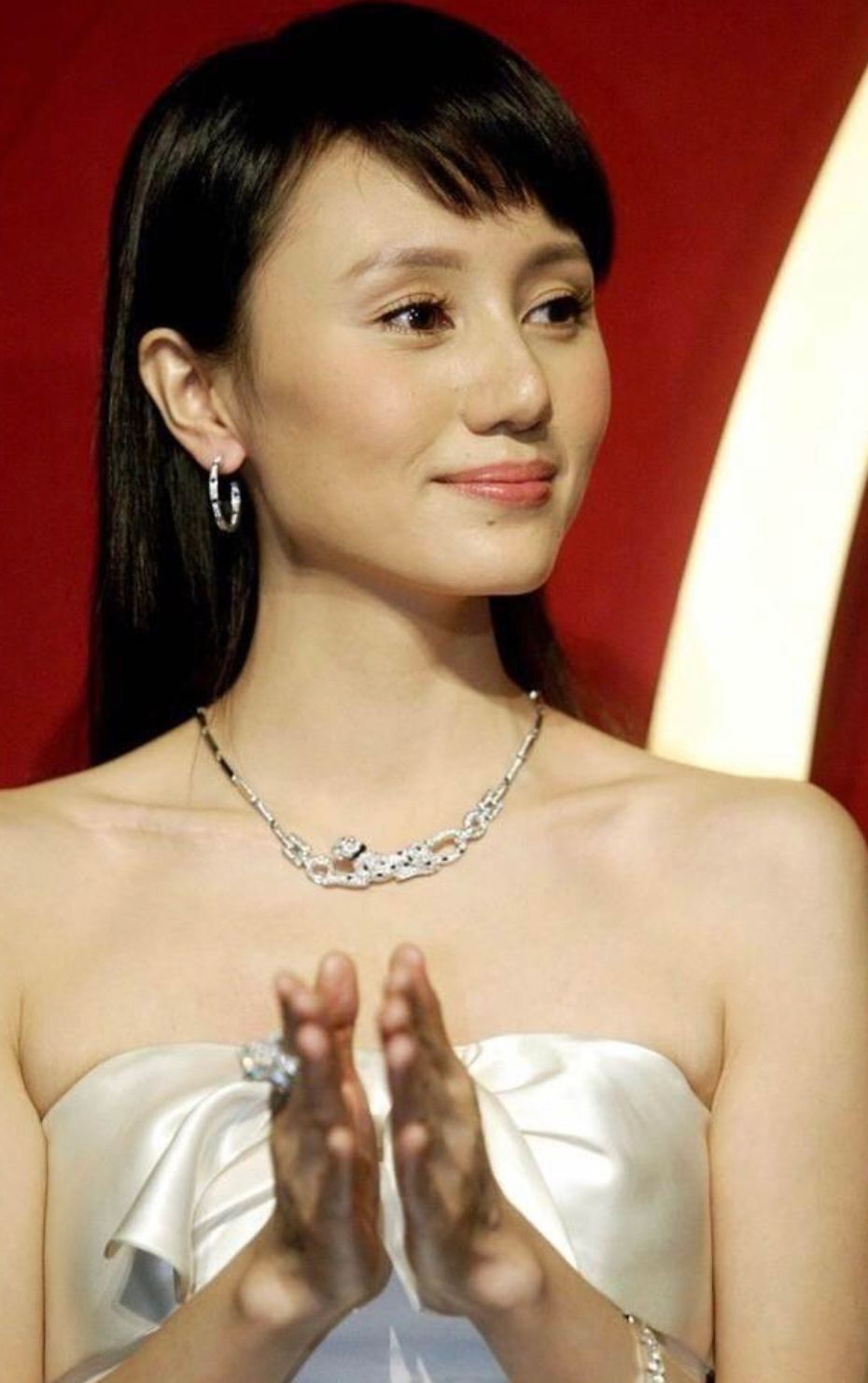 短发 看了袁泉的长发照,终于明白为什么上了年纪的女人,都喜欢留短发